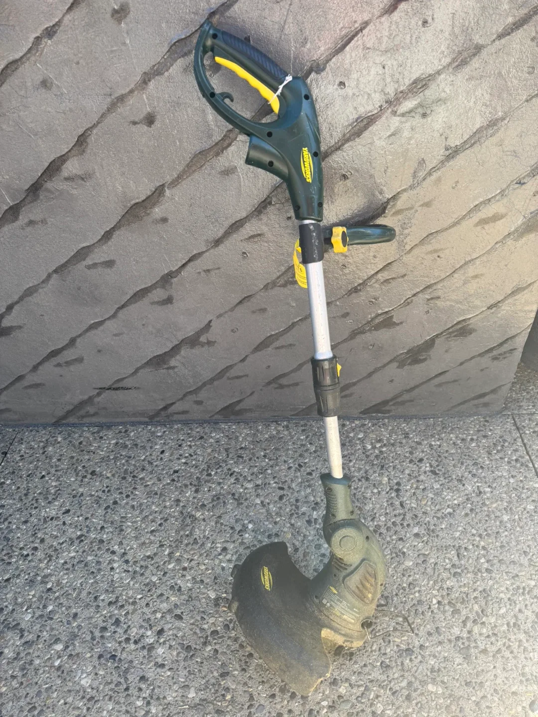 Yardworks Grass Trimmer thumbnail