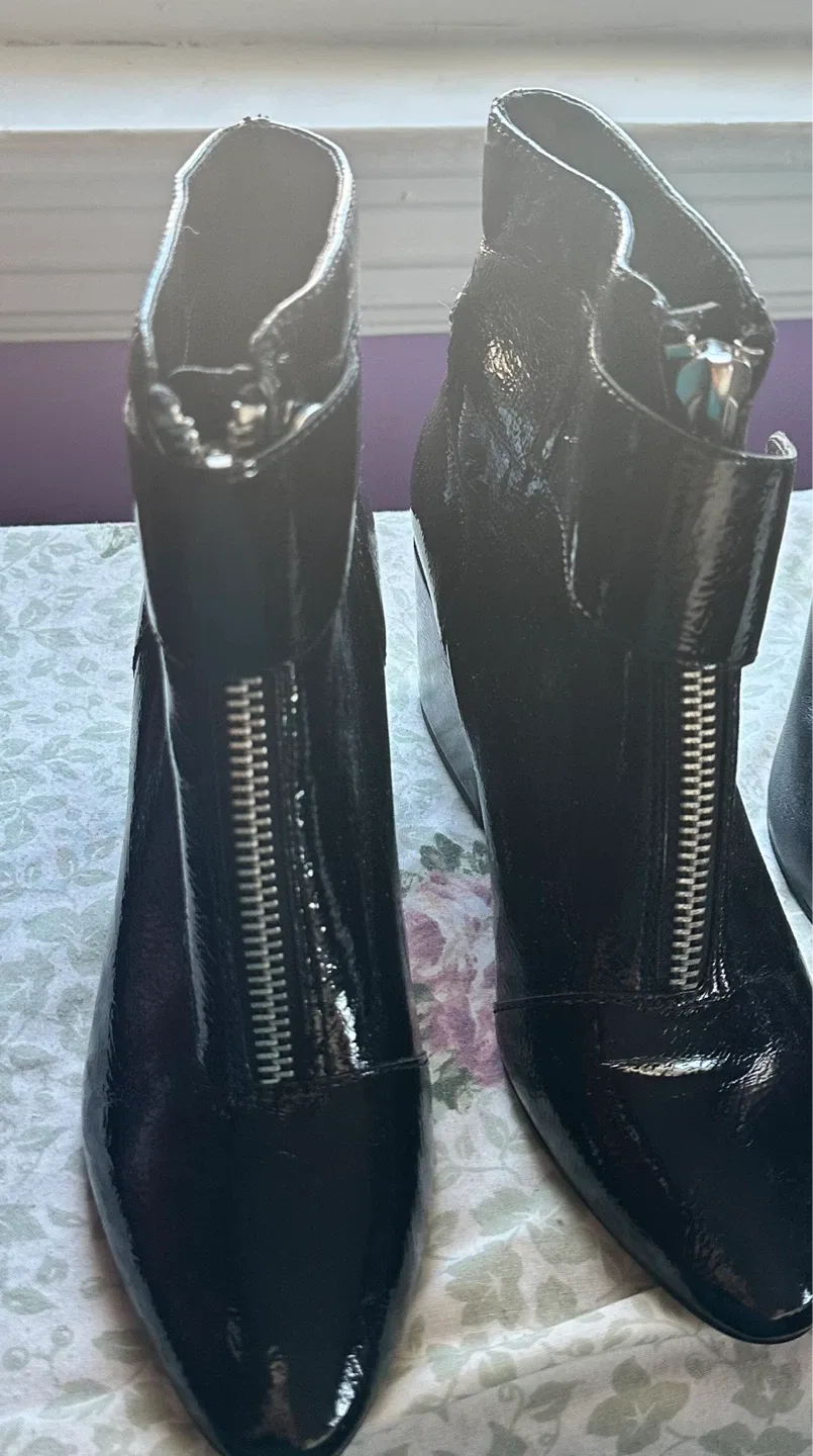 Dolce Vita Black Leather Ankle Boots image indicator(3)