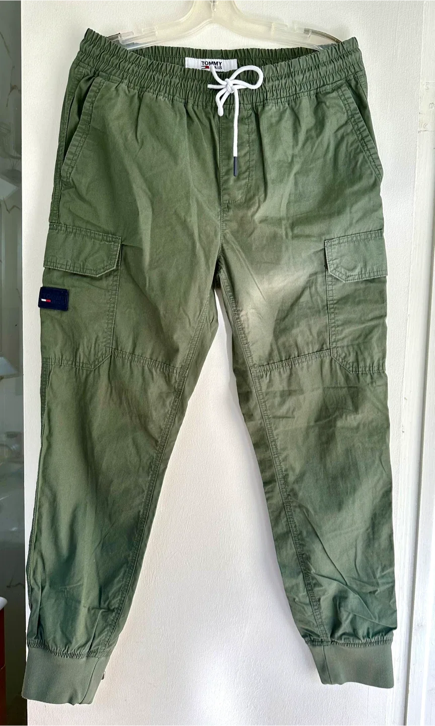 Tommy Jeans Men's Cargo Joggers image indicator(2)