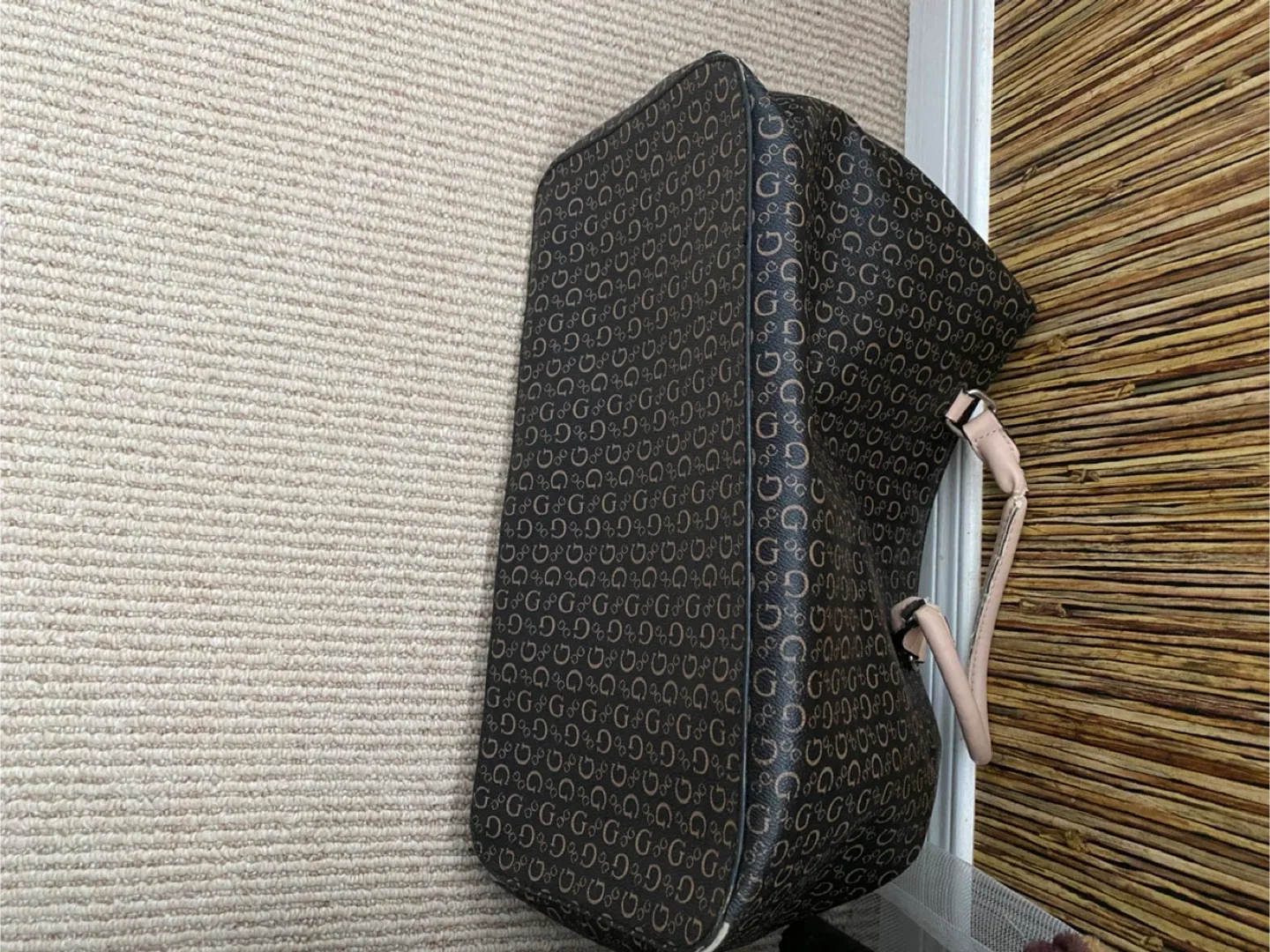 Guess Brown bag image indicator(3)