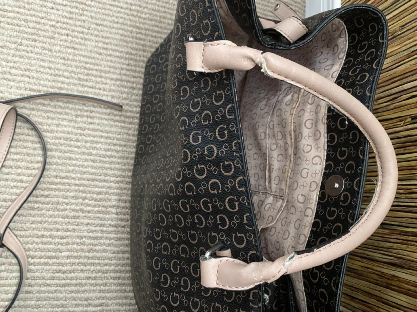 Guess Brown bag image indicator(4)