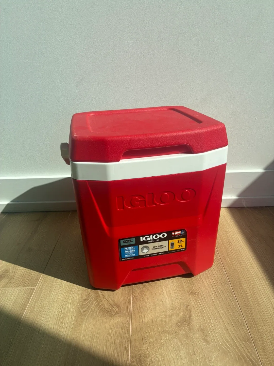 Igloo Cool 18 Cooler - Red/White thumbnail