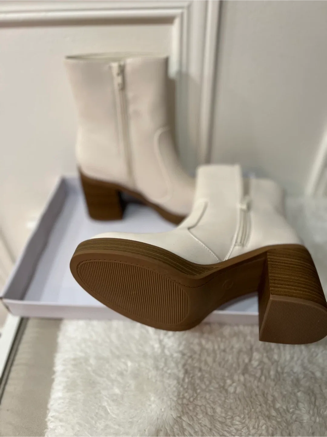 White Ankle Boots with Block Heel image indicator(3)