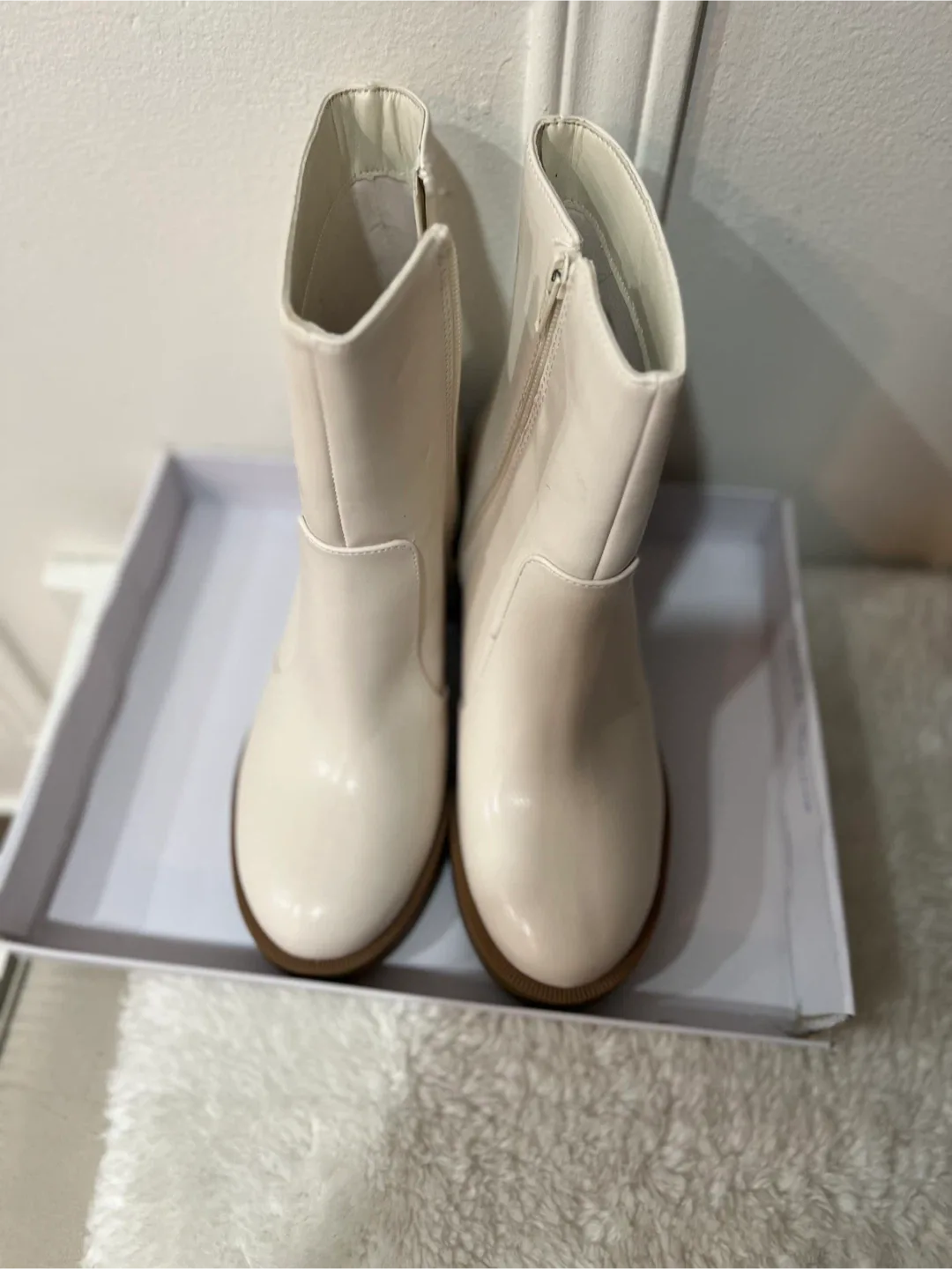 White Ankle Boots with Block Heel image indicator(2)
