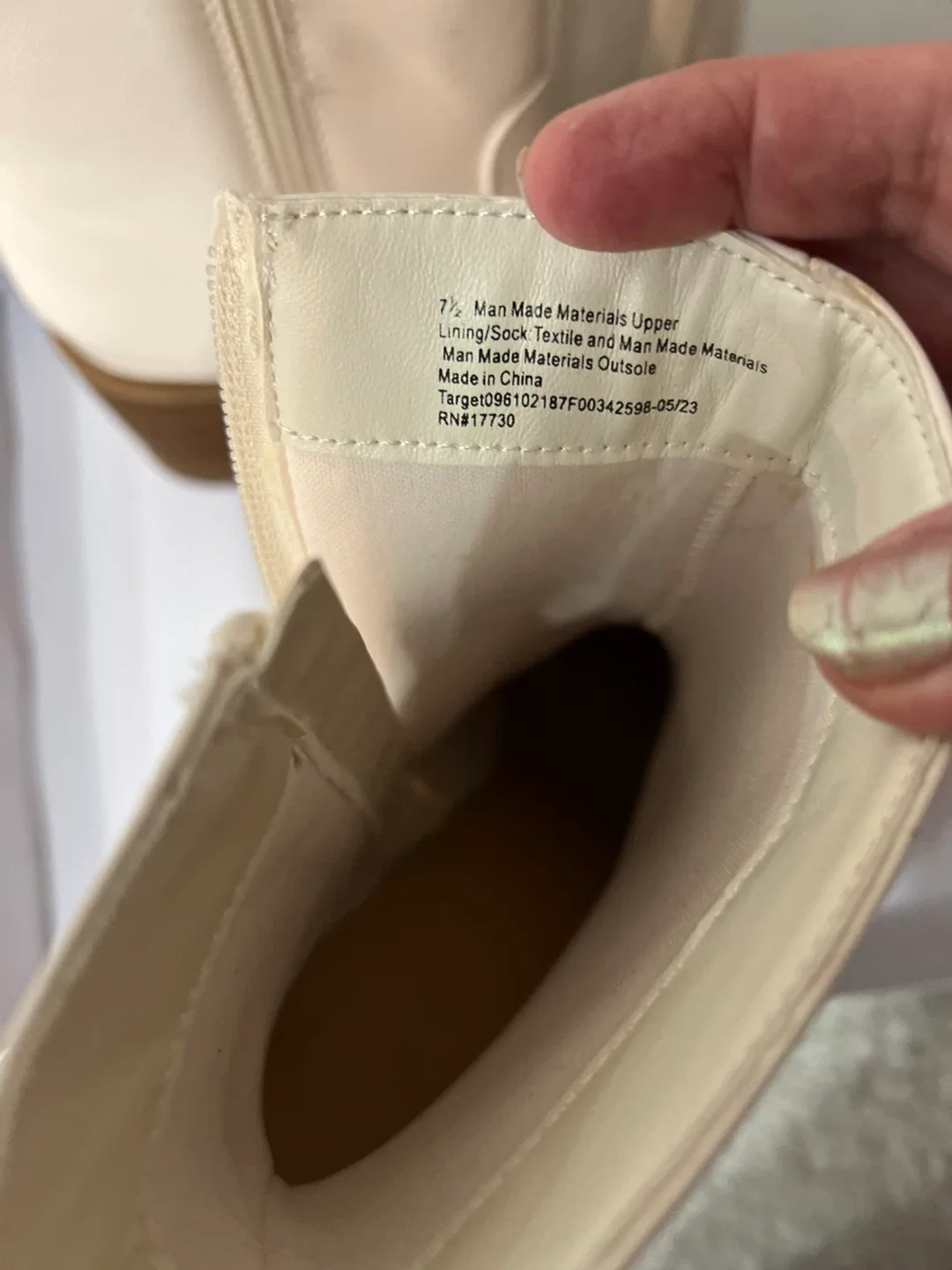 White Ankle Boots with Block Heel image indicator(6)