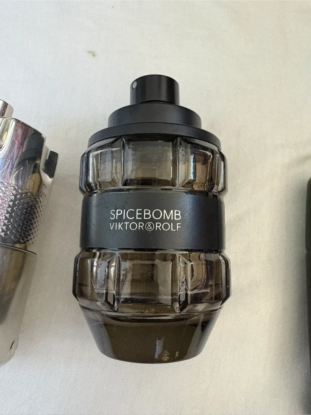 Gucci Guilty Black, Paco Rabanne 1 Million, Armani image indicator(6)