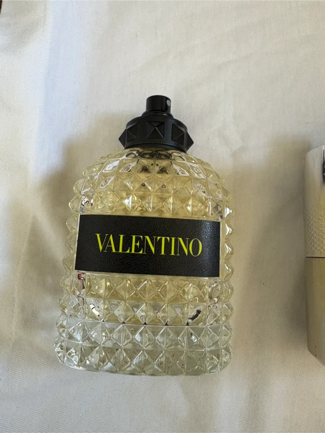 Gucci Guilty Black, Paco Rabanne 1 Million, Armani image indicator(9)