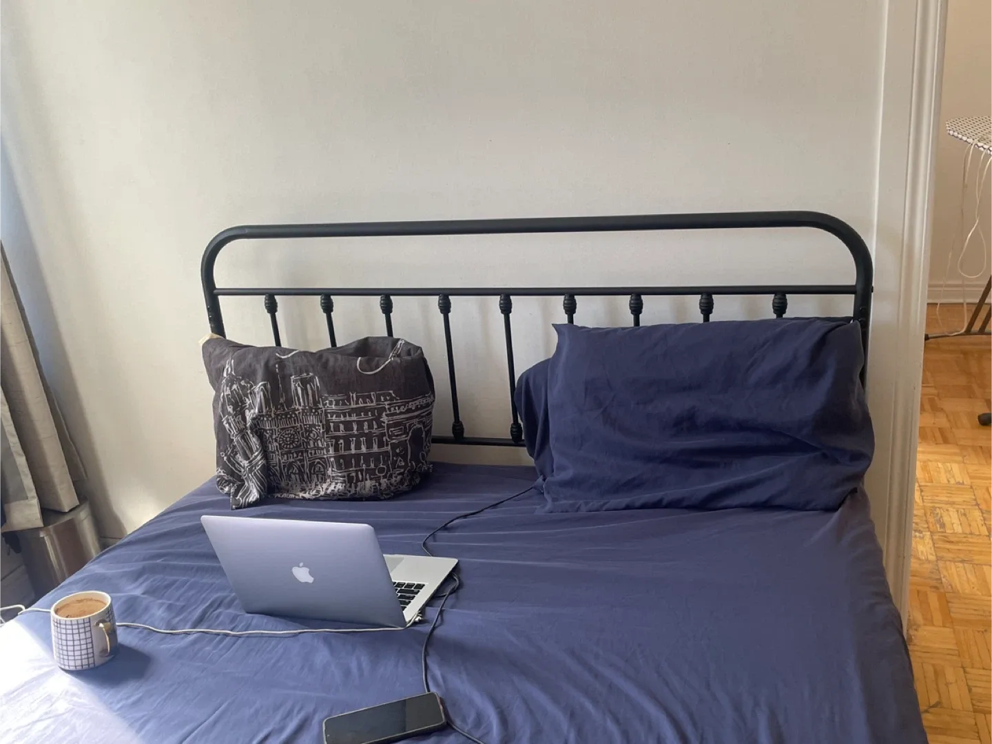 Metal Bed Frame - Black (Queen Size; without Mattress image indicator(3)