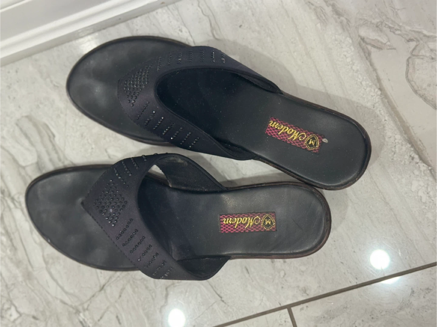 Modern Black Wedge Sandals - photo 2