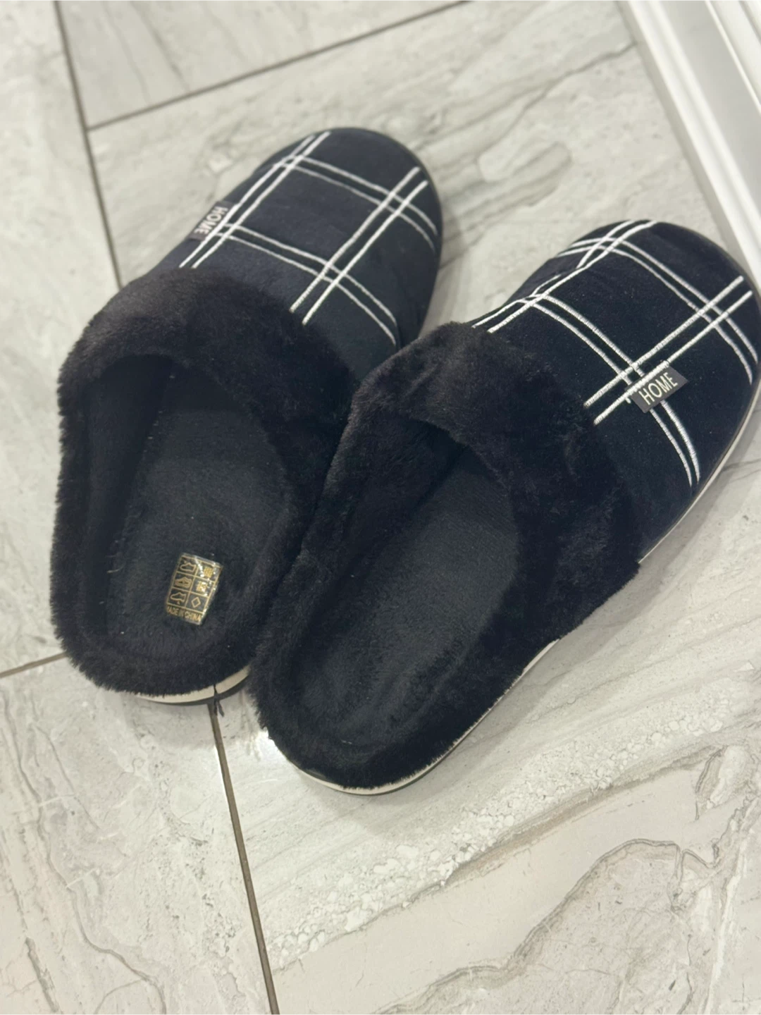 HOME Black Plaid furry Slippers - photo 3