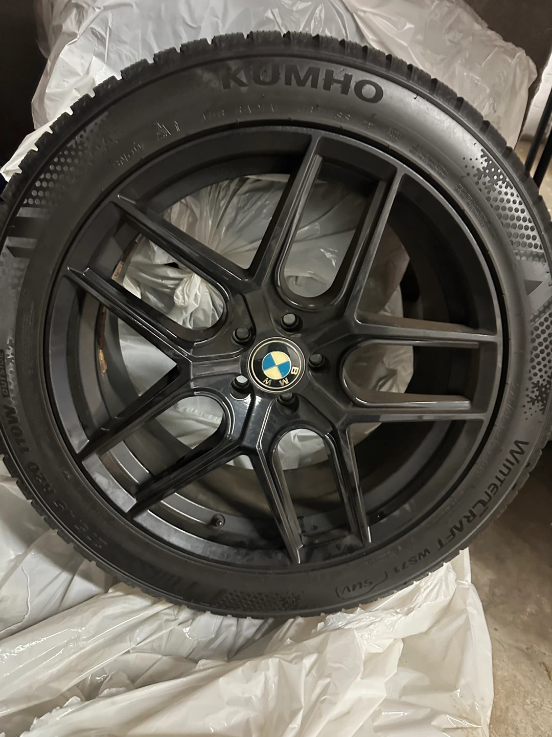 BMW 5x112 Wheel with Kumho Wintercraft Tire 275/45R20 - photo 5