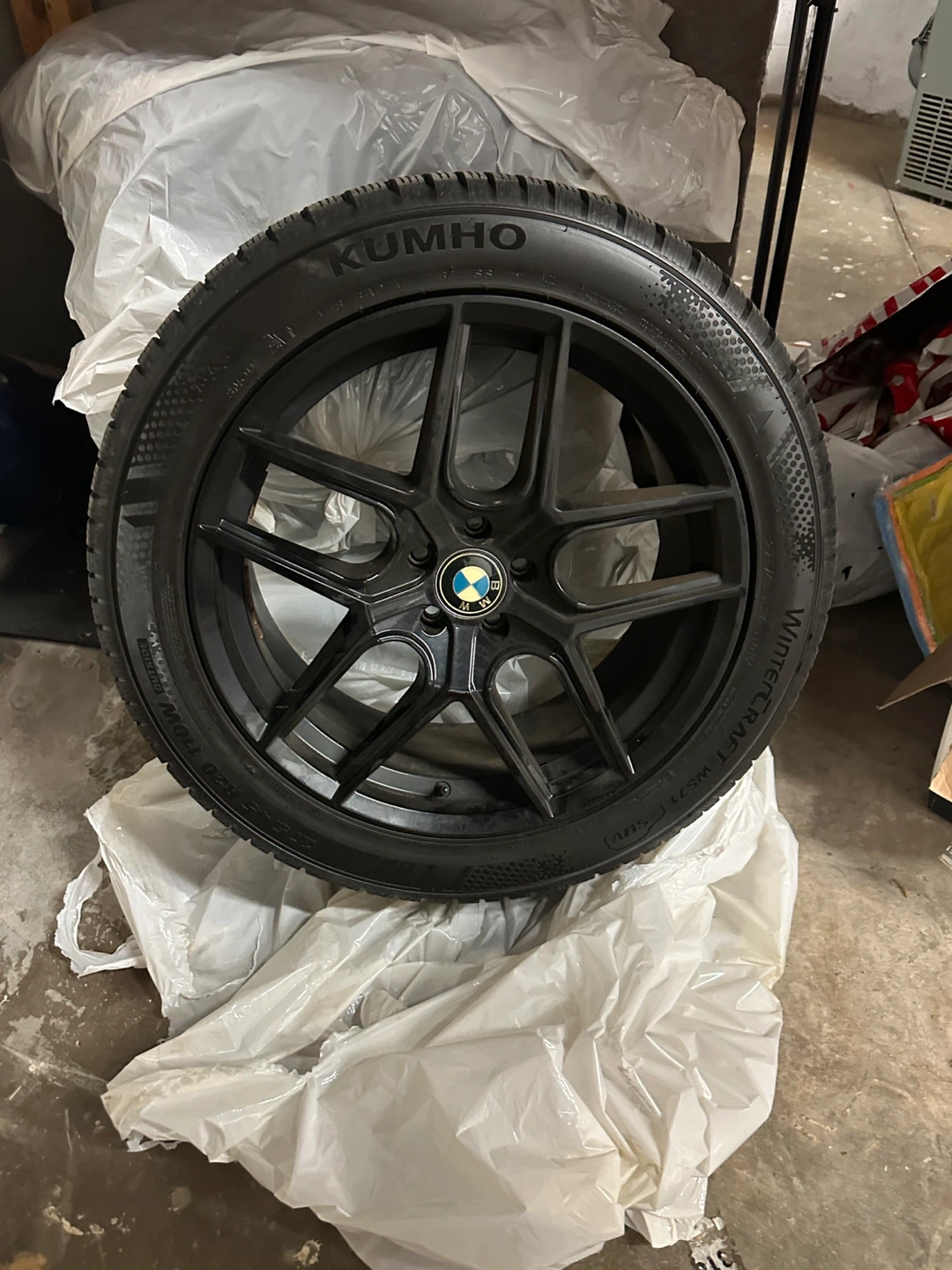 BMW 5x112 Wheel with Kumho Wintercraft Tire 275/45R20 - photo 4