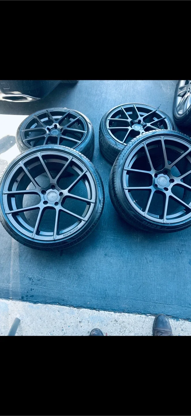 5x120 21 inch rims check pictures for details. thumbnail