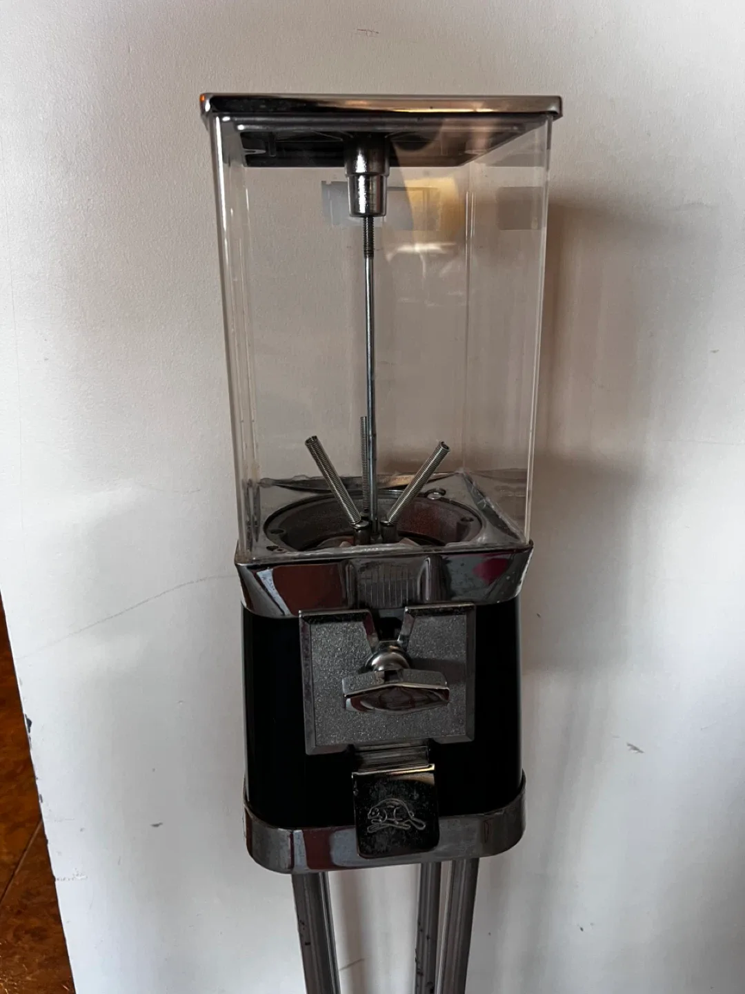 Vintage Gumball Machine on Stand image indicator(10)