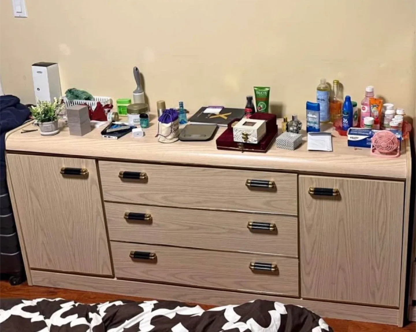 Wood Dresser with Drawers image indicator(4)