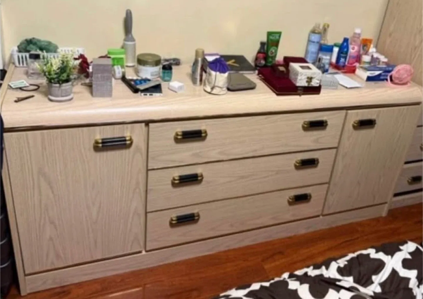 Wood Dresser with Drawers image indicator(2)