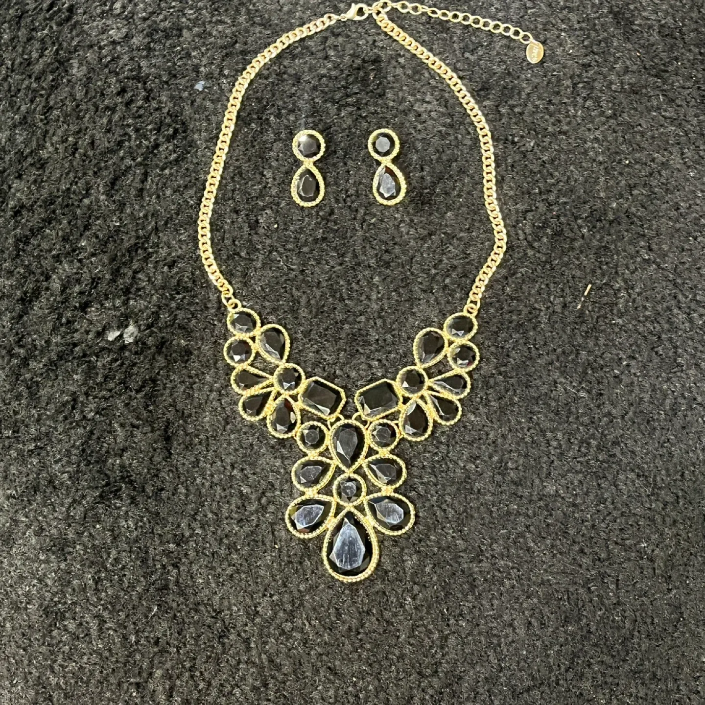 Gold Tone Necklace and Earrings Set image indicator(3)