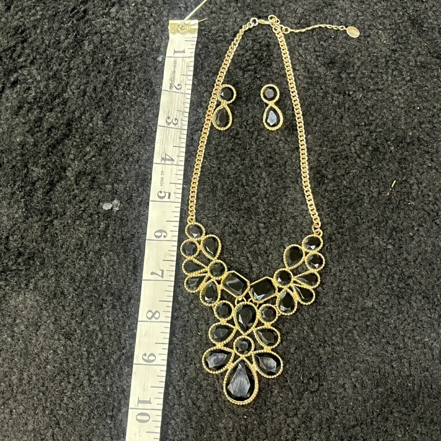 Gold Tone Necklace and Earrings Set image indicator(6)