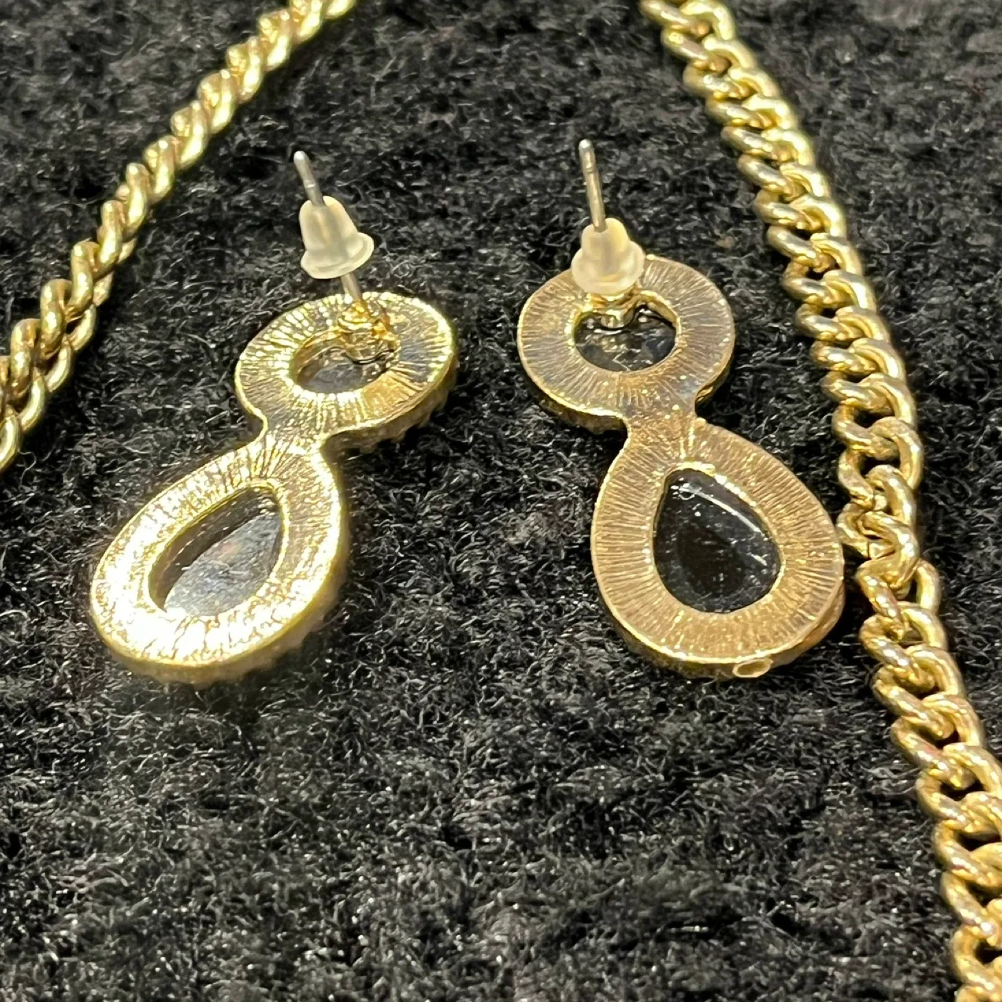 Gold Tone Necklace and Earrings Set image indicator(8)
