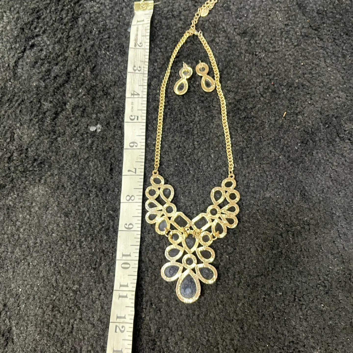 Gold Tone Necklace and Earrings Set image indicator(10)