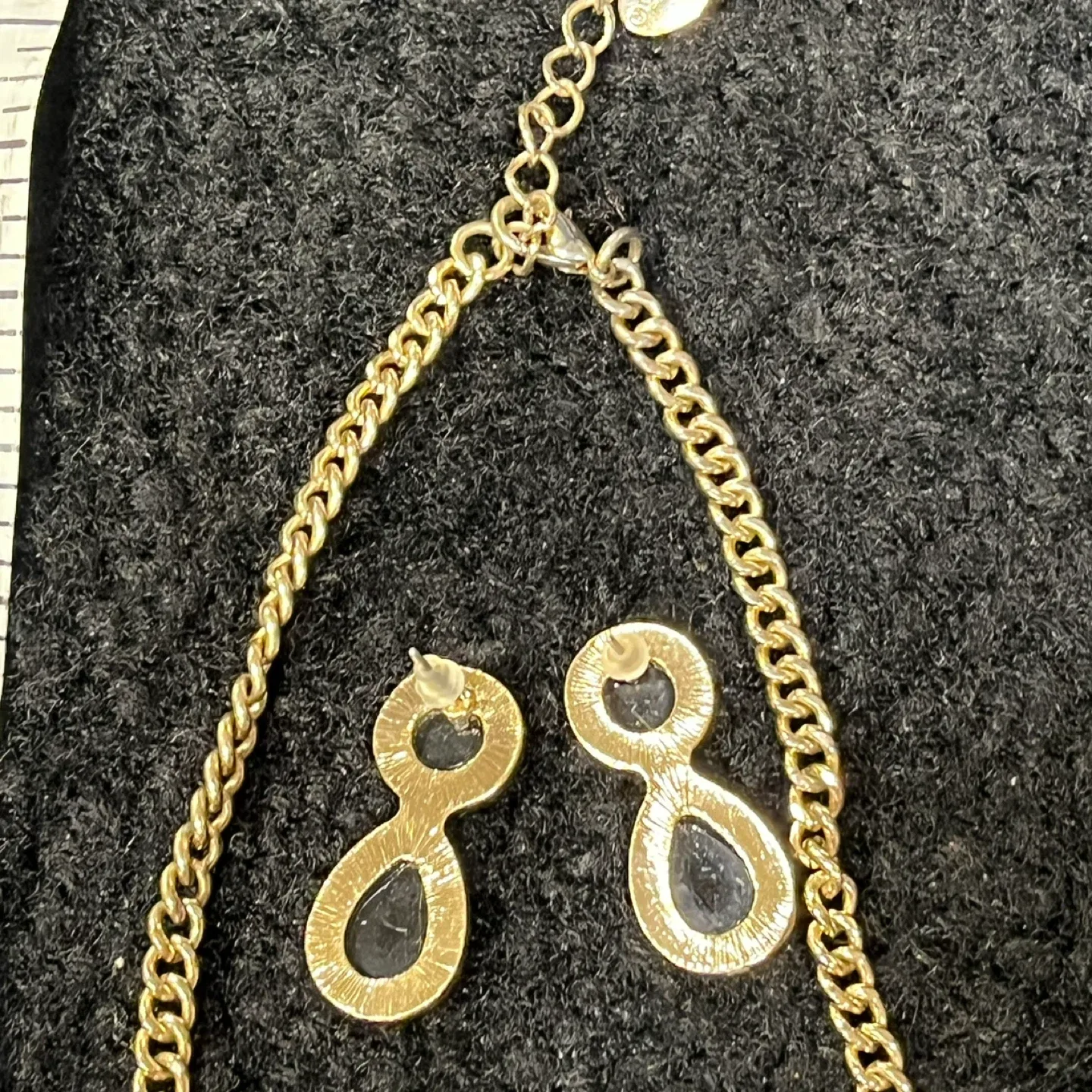 Gold Tone Necklace and Earrings Set image indicator(9)