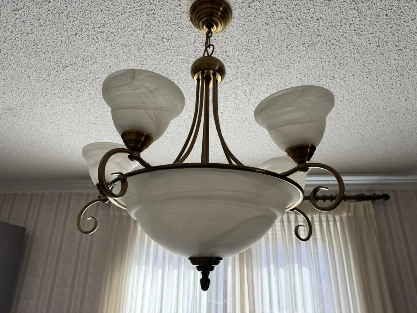 Chandelier with 5 Lights thumbnail