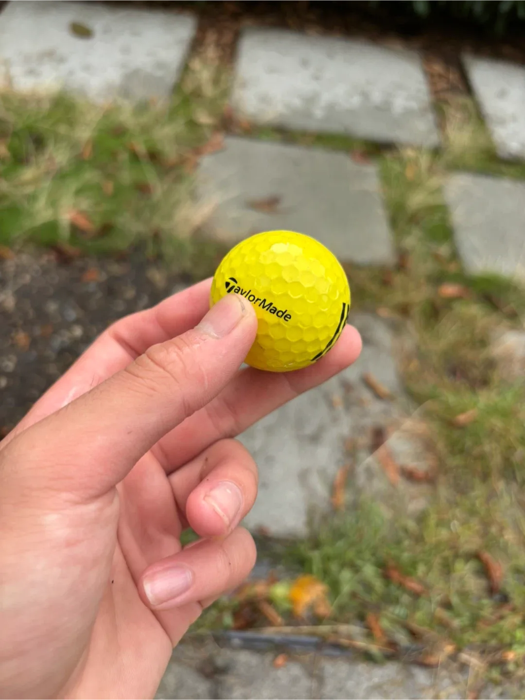 TaylorMade Yellow Golf Balls $0.1 each image indicator(4)