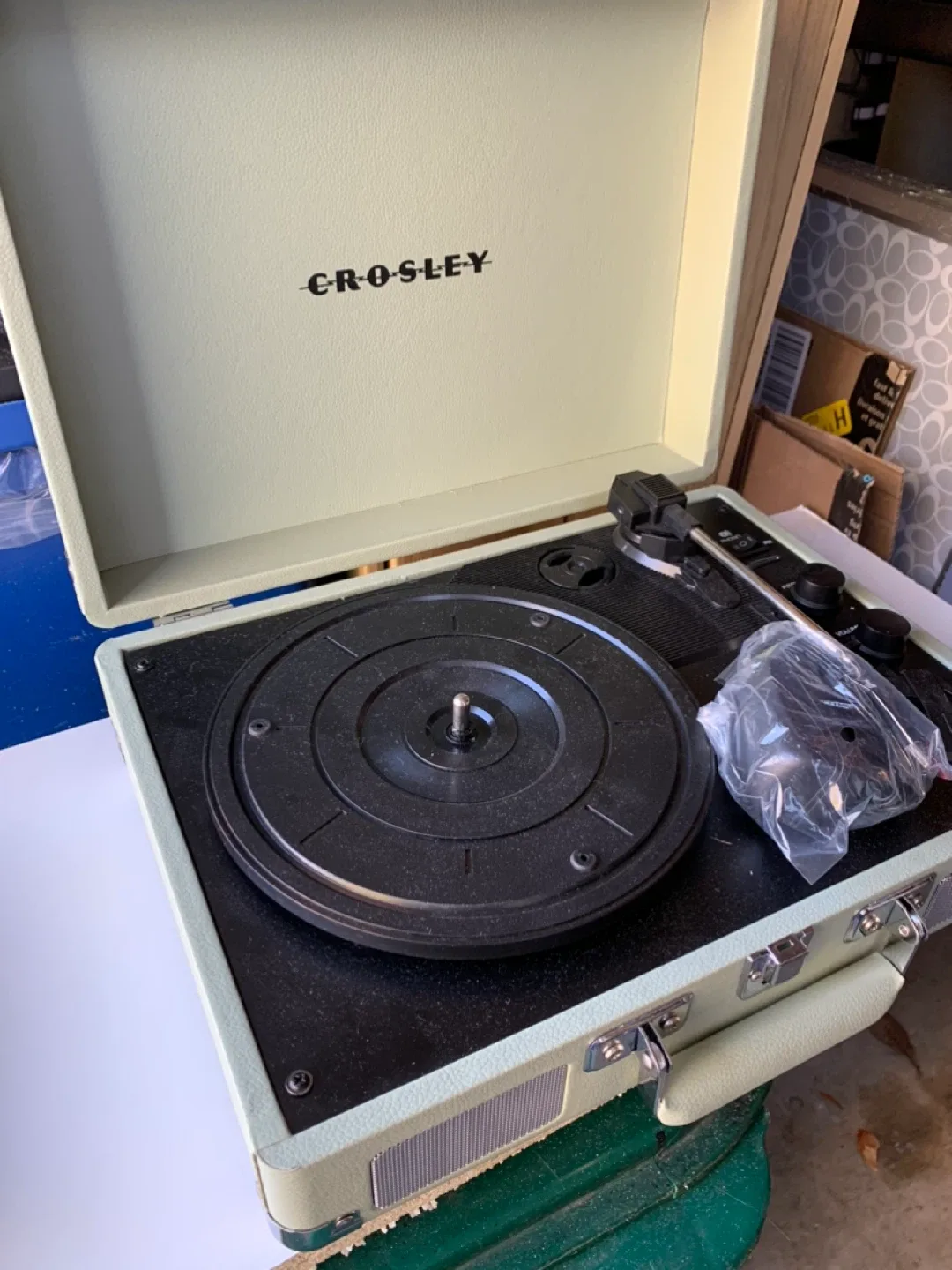 Crosley Cruiser Turntable - Portable Record Player image indicator(2)