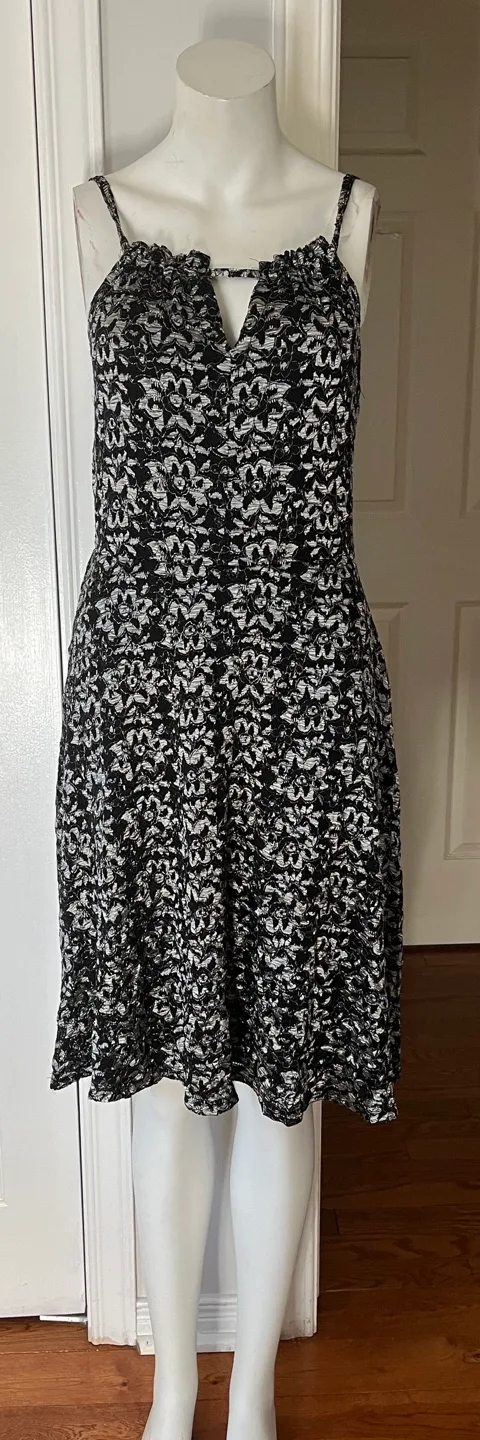 Yishiwei Black & Silver Dress - Size L image indicator(6)