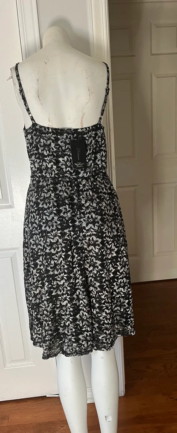 Yishiwei Black & Silver Dress - Size L image indicator(5)