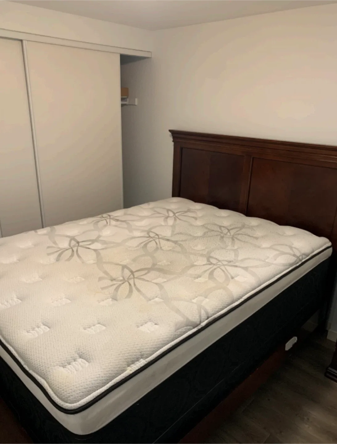 Wood Queen Size Bed Frame image indicator(3)