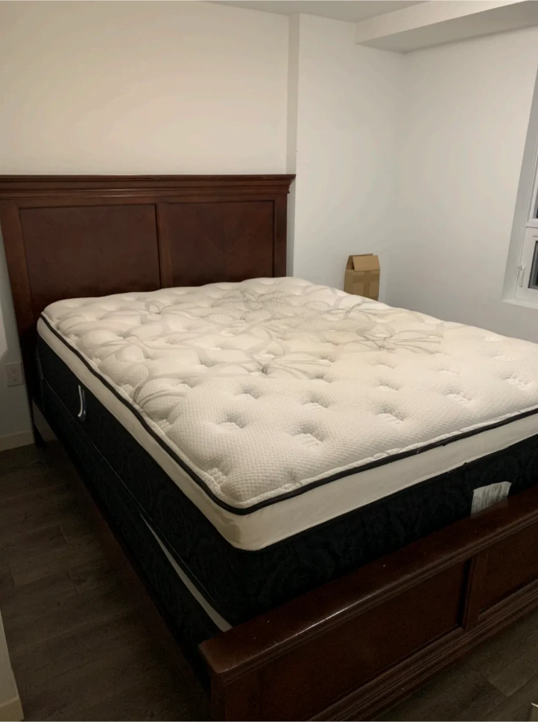 Wood Queen Size Bed Frame image indicator(4)