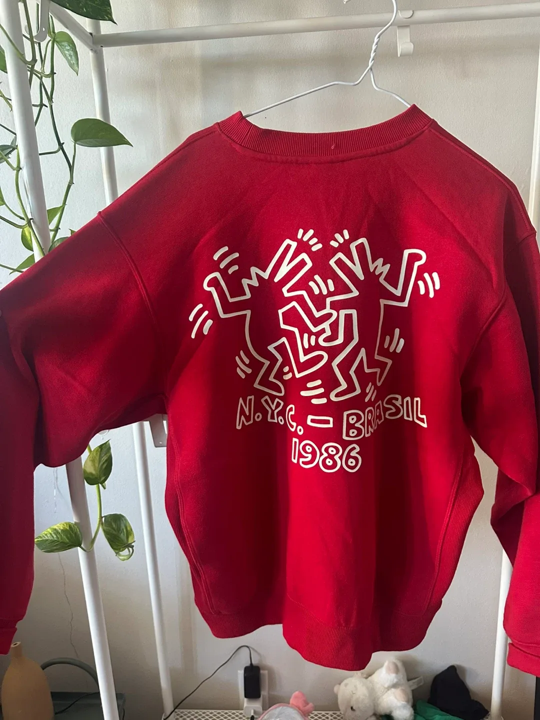 H&M x Keith Haring Red Oversized Sweatshirt - Size M image indicator(3)