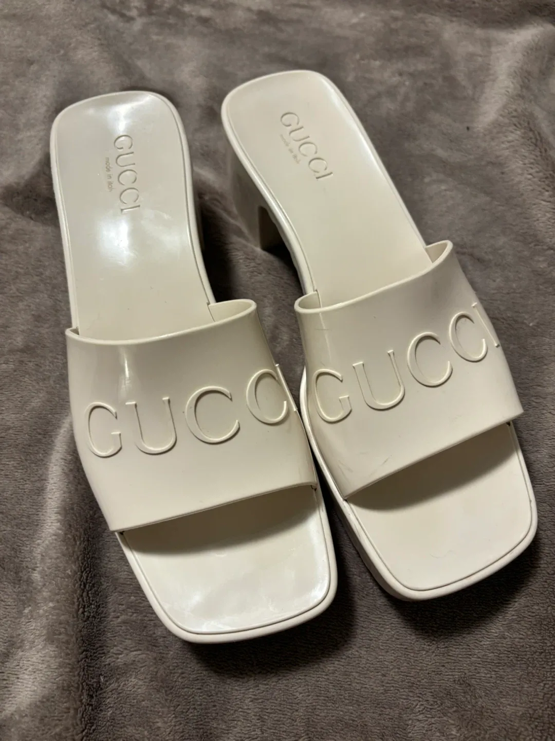 Gucci Women's Rubber Slide Sandal - Size 38 image indicator(5)