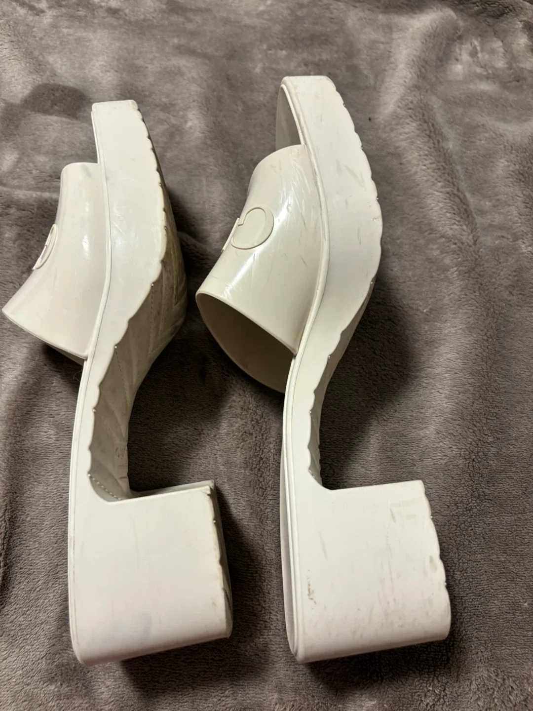 Gucci Women's Rubber Slide Sandal - Size 38 image indicator(3)