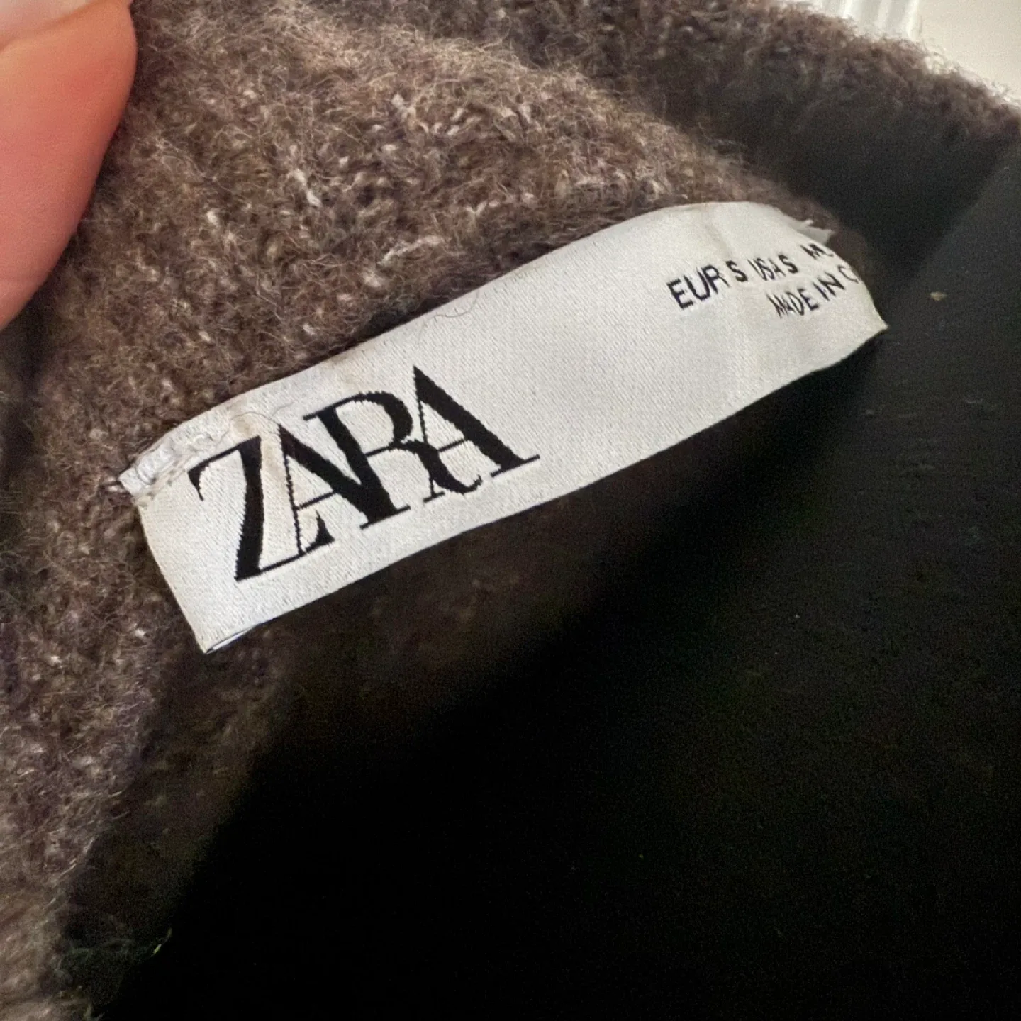 ZARA sweater image indicator(3)