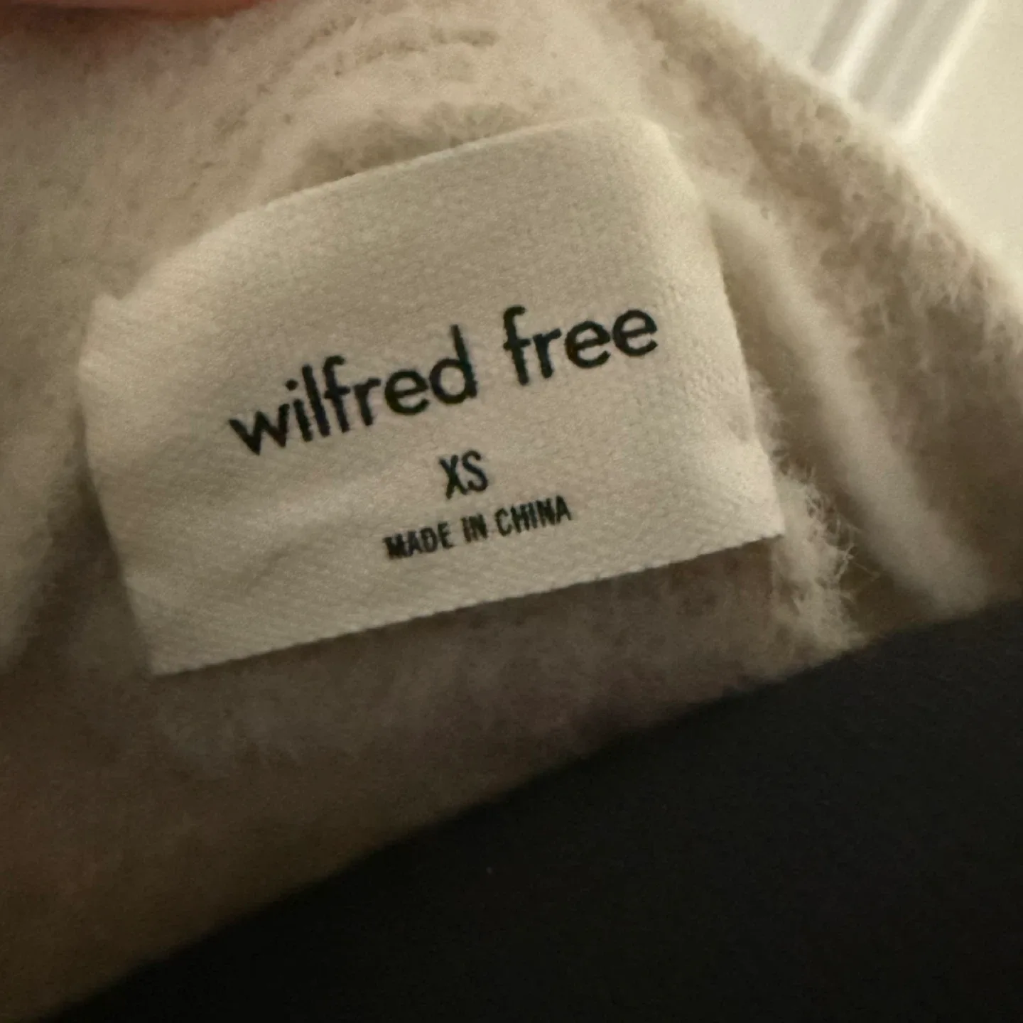 ARITZIA Wilfred sweater image indicator(4)