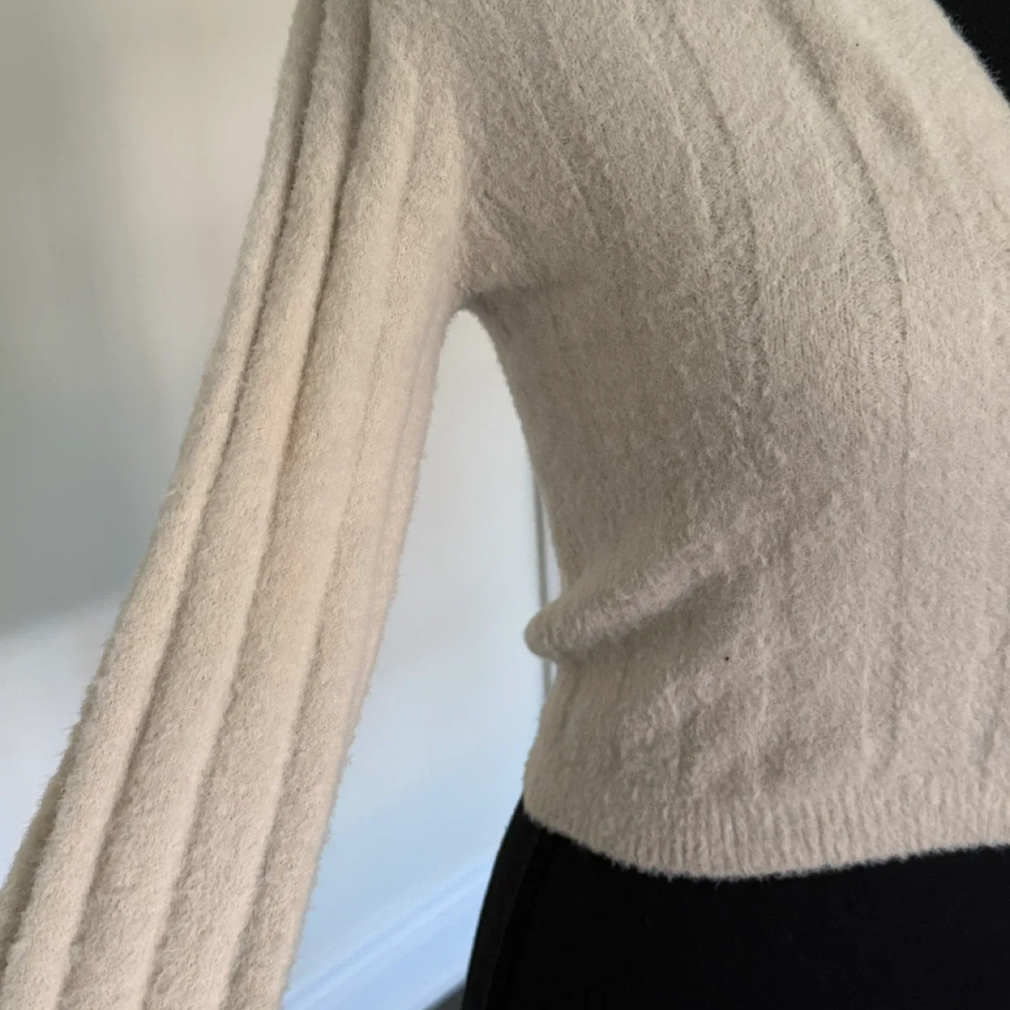 ARITZIA Wilfred sweater image indicator(3)