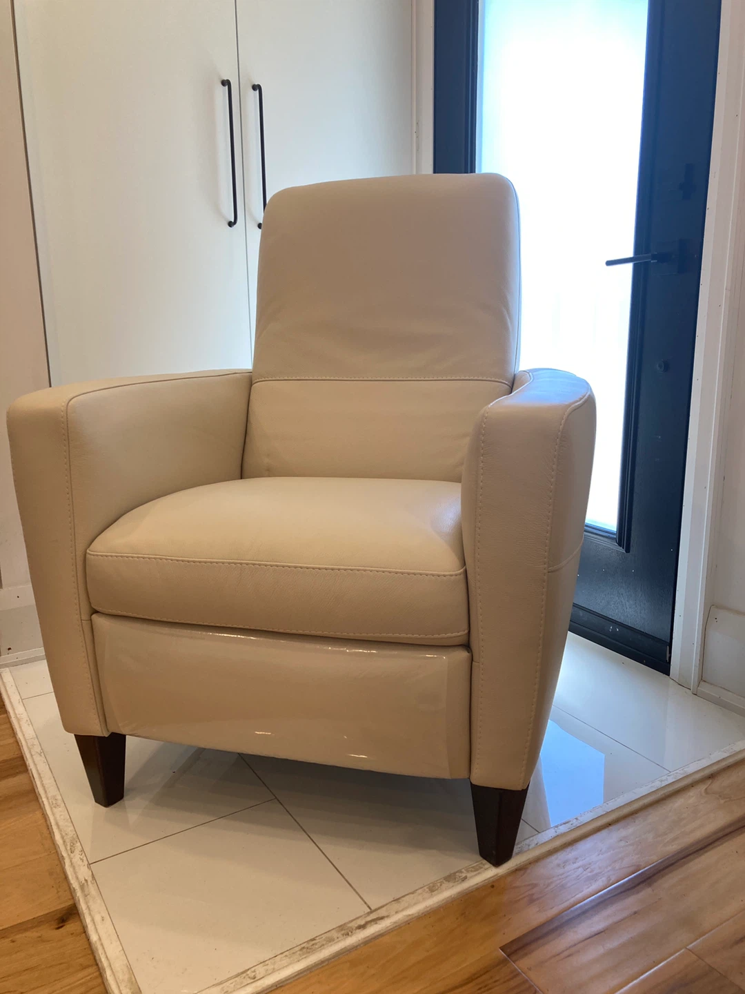 Natuzzi Leather Manual Recliner - Cream Colour