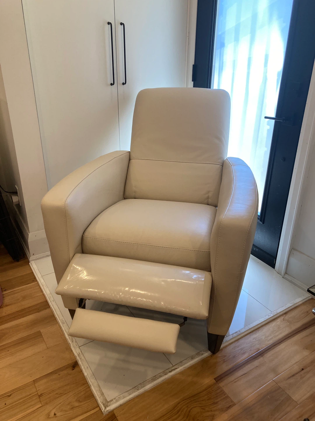 Natuzzi Leather Manual Recliner - Cream Colour - photo 2