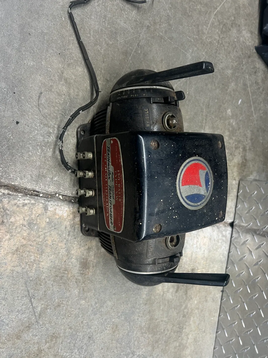 Lionel Trainmaster Transformer Type-VW 150 Watts image indicator(3)