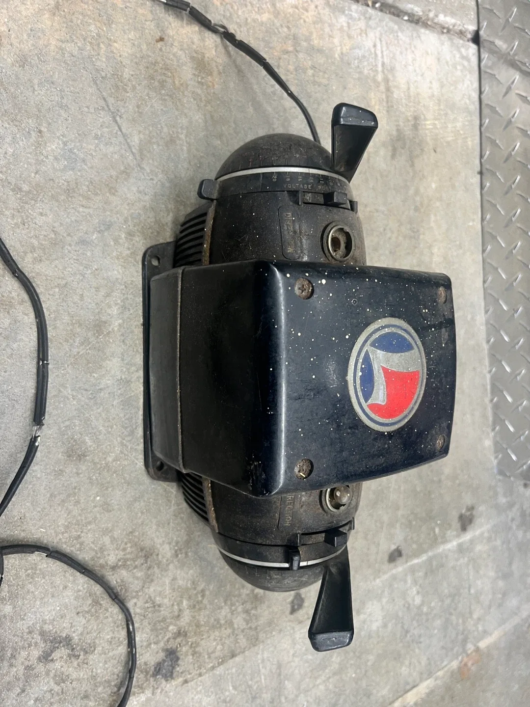 Lionel Trainmaster Transformer Type-VW 150 Watts image indicator(5)