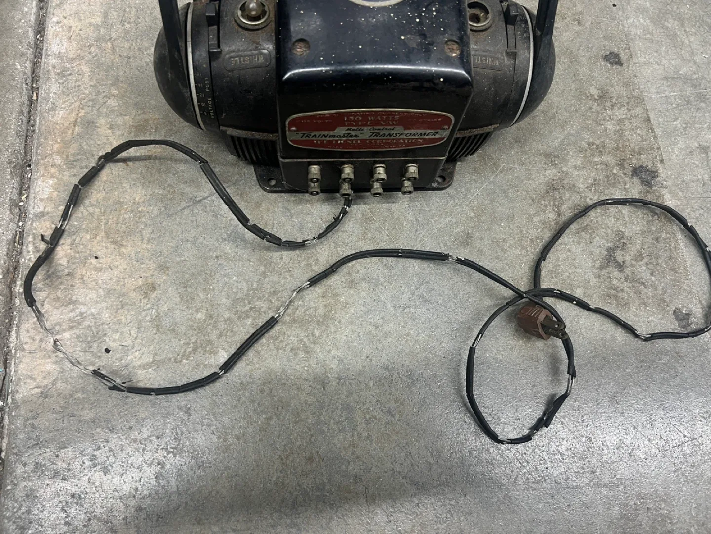 Lionel Trainmaster Transformer Type-VW 150 Watts image indicator(4)