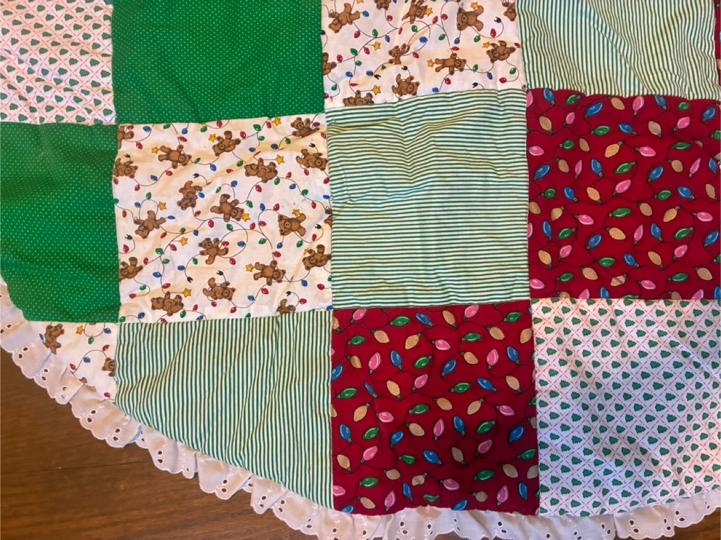 Vintage reversible Quilted Christmas Tree Skirt - photo 5