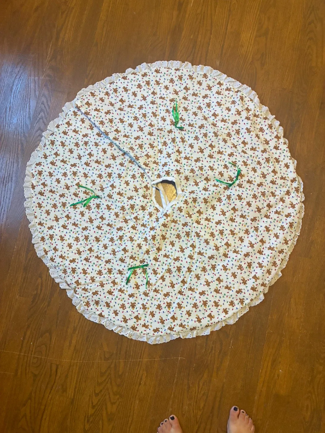 Vintage reversible Quilted Christmas Tree Skirt thumbnail