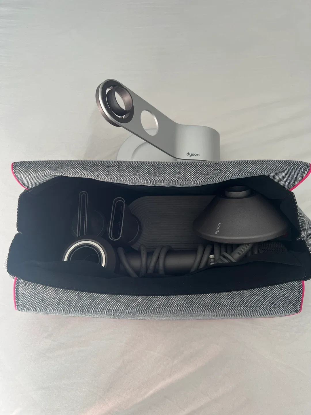 Dyson Supersonic HD01 Hair Dryer – Stand, Case & Attachments image indicator(4)