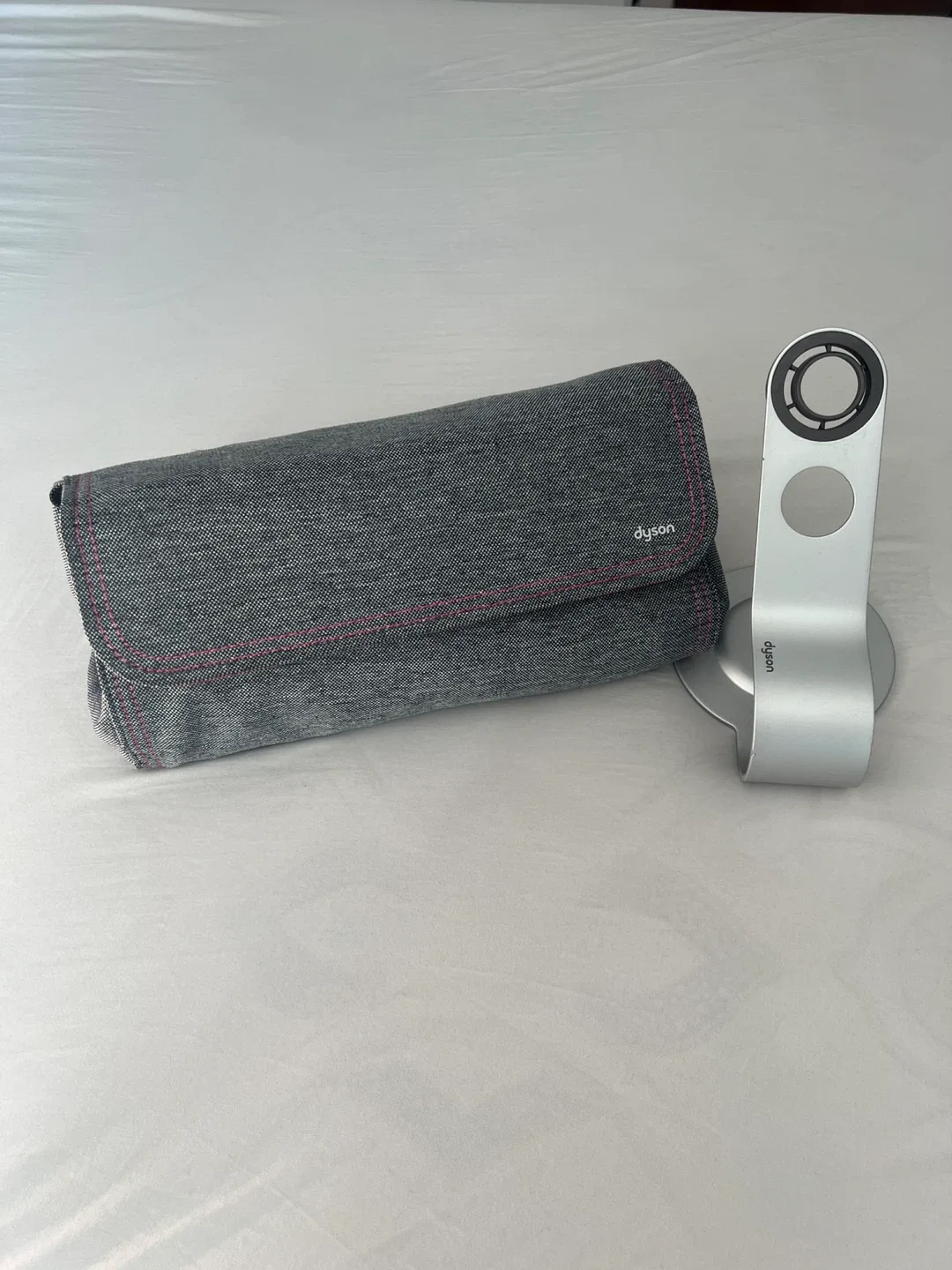 Dyson Supersonic HD01 Hair Dryer – Stand, Case & Attachments image indicator(5)