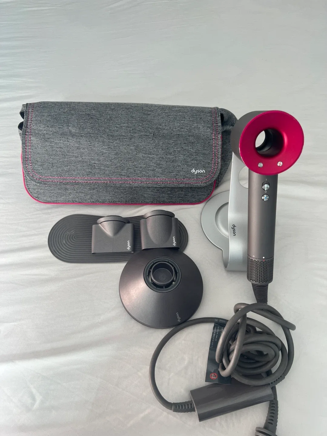 Dyson Supersonic HD01 Hair Dryer – Stand, Case & Attachments image indicator(2)