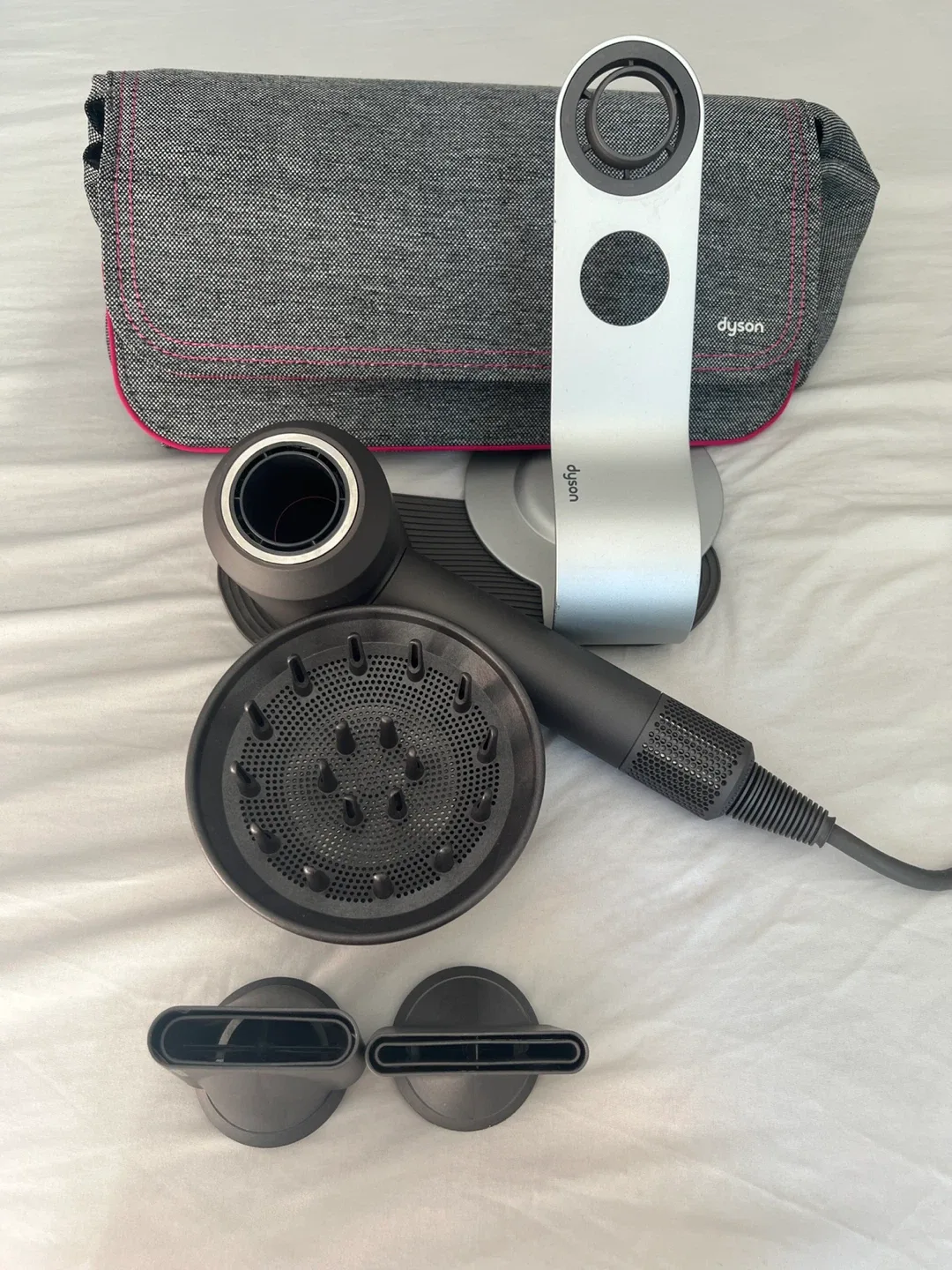 Dyson Supersonic HD01 Hair Dryer – Stand, Case & Attachments image indicator(6)