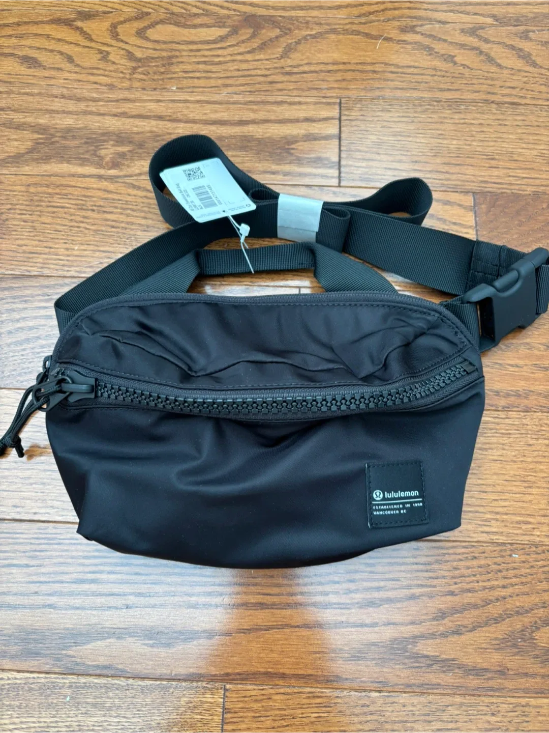 New Lululemon Everywhere Belt Bag Black image indicator(3)